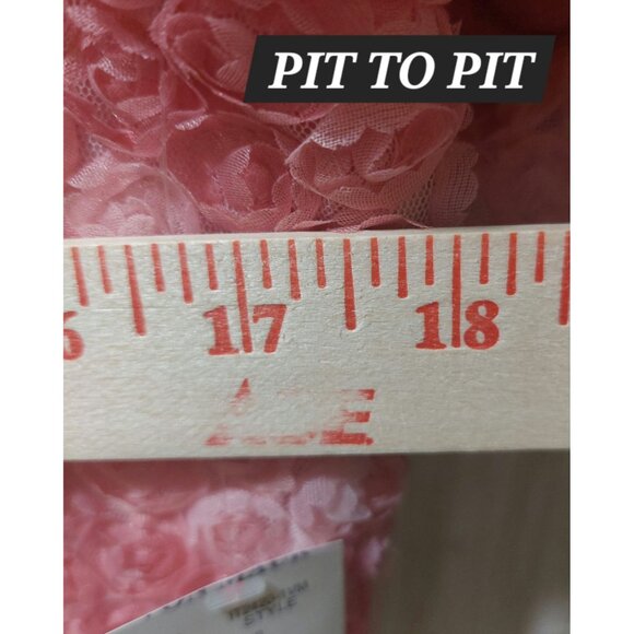 NWT Le Lis Pink Puff Sleeve Floral Crop Top W/ Textured Rose Design Large - Picture 4 of 11